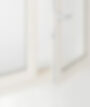 Dettaglio finestra Melissa di D&V in PVC bianco aperta